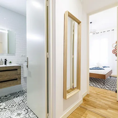 Chic & Cozy 2 Bdr Heart Of The Old Town