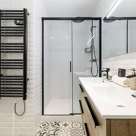 Chic & Cozy 2 Bdr Heart Of The Old Town ניס