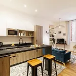Chic & Cozy 2 Bdr Heart Of The Old Town Lejlighed Nice