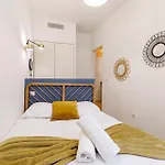 Chic & Cozy 2 Bdr Heart Of The Old Town Lejlighed