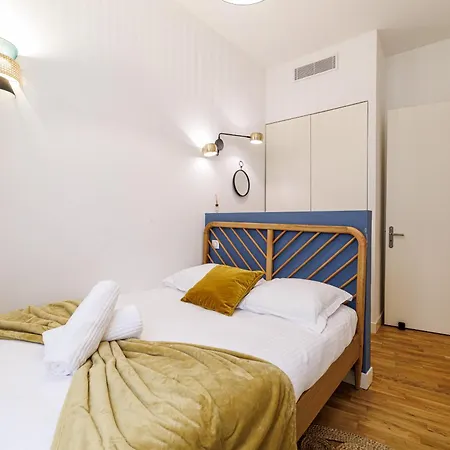 Lägenhet Chic & Cozy 2 Bdr Heart Of The Old Town